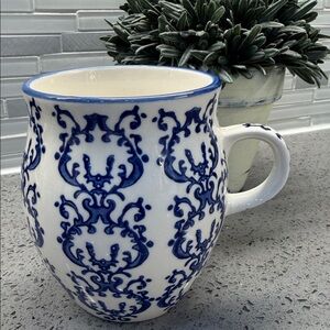 Sur la Table White Ceramic Mug with blue Filigree Pattern
